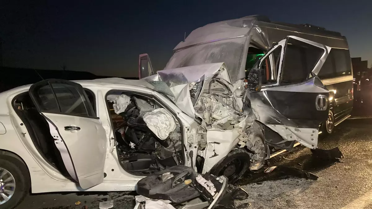 Sincan\'da Kafa Kafaya Çarpışma: 1 Ölü