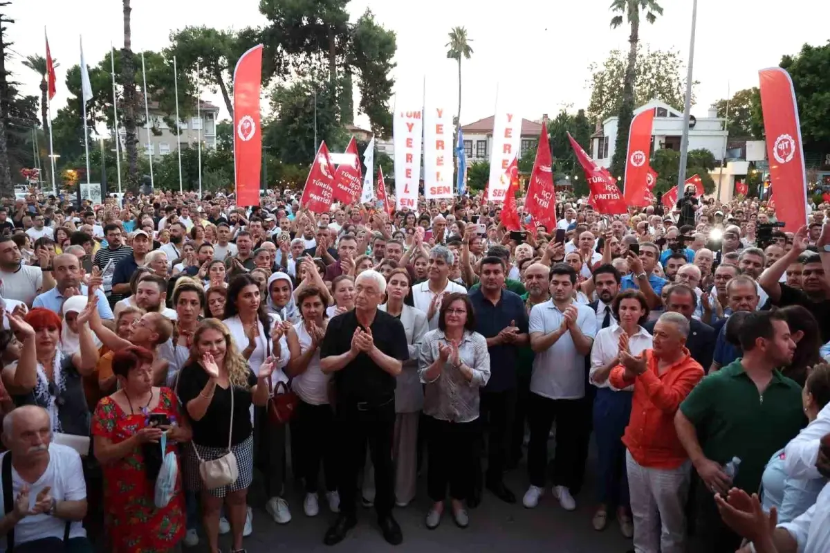 CHP Antalya, Tutuklu Başkan Böcek İçin Destek Mitingi Düzenledi