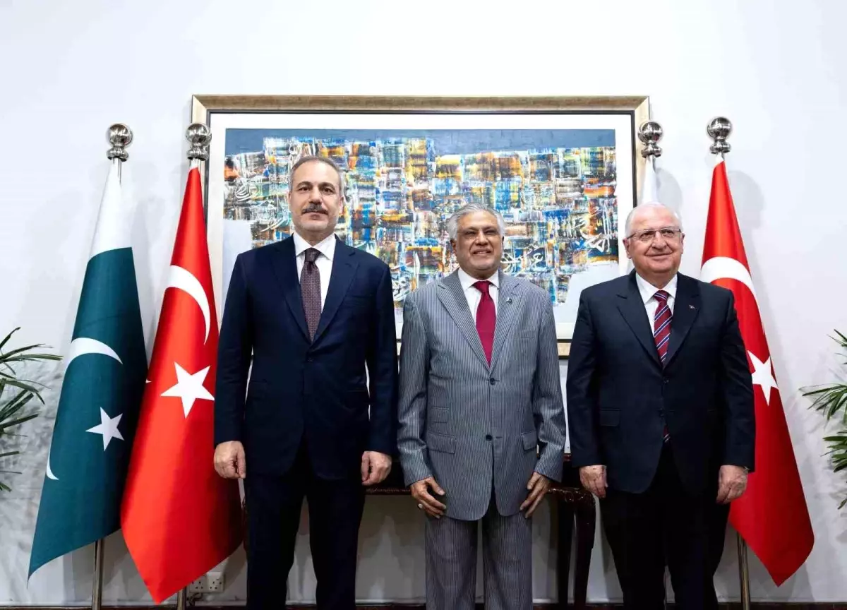 Bakan Fidan Pakistan\'da Görüştü