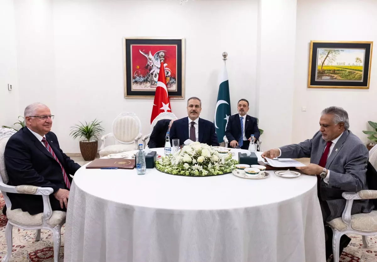 Türk Bakanlar Pakistan\'da Görüştü