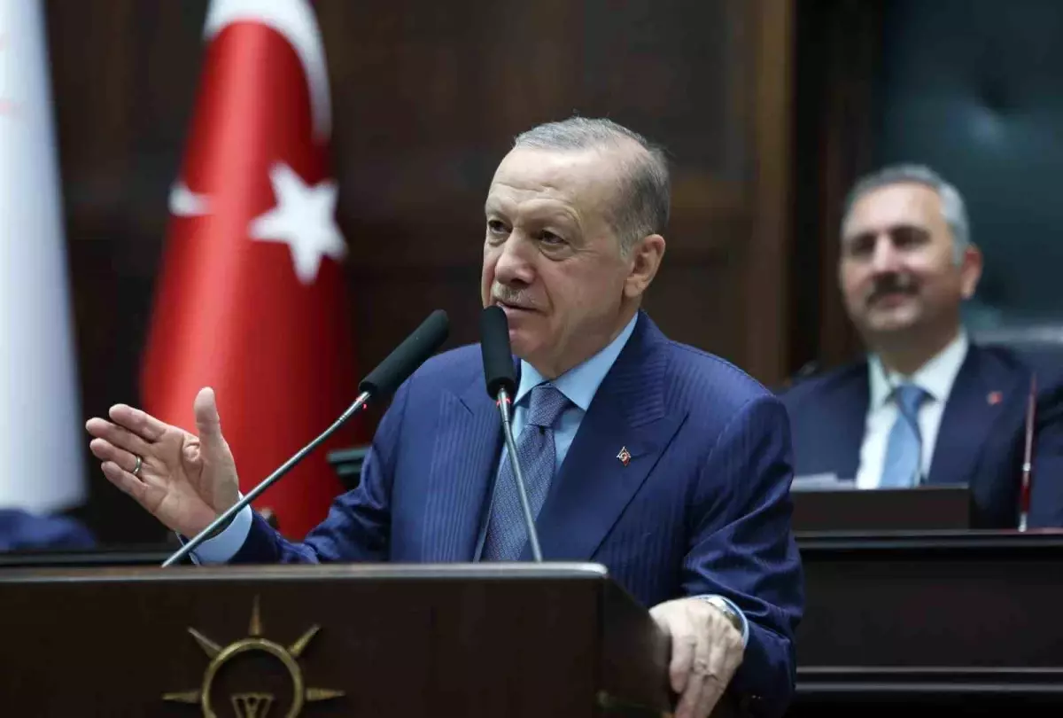 Cumhurbaşkanı Erdoğan: "Anayasa ve Seçim Kanunu değişmediğine göre cumhurbaşkanı ve milletvekilliği seçimi 2028 yılında, mahalli idareler seçimleri...