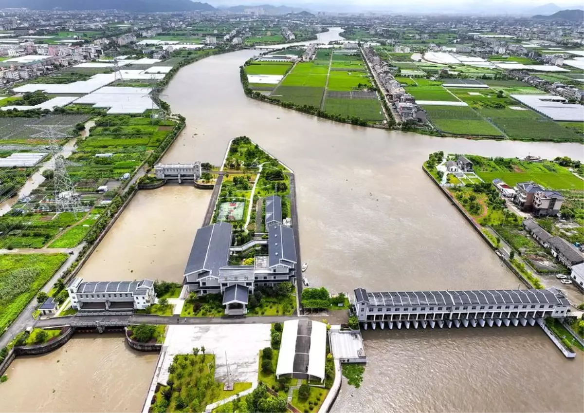 Danas Tayfunu Zhejiang\'da Karaya Ulaştı