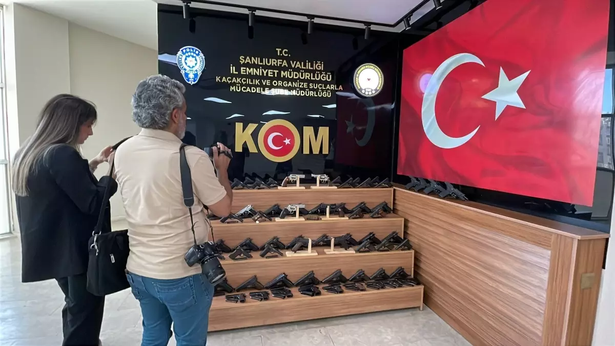 Şanlıurfa\'da 65 Ruhsatsız Tabanca Ele Geçirildi