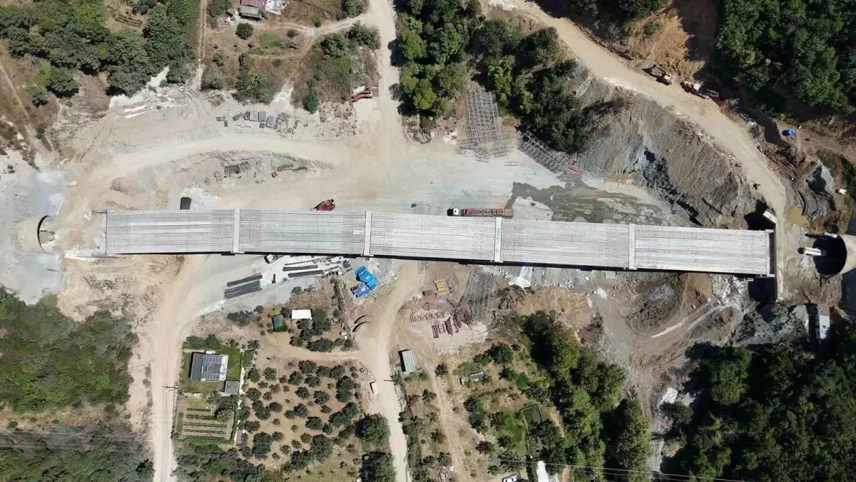 Yalova\'da Viyadük ve Tünel Çalışmaları Devam Ediyor