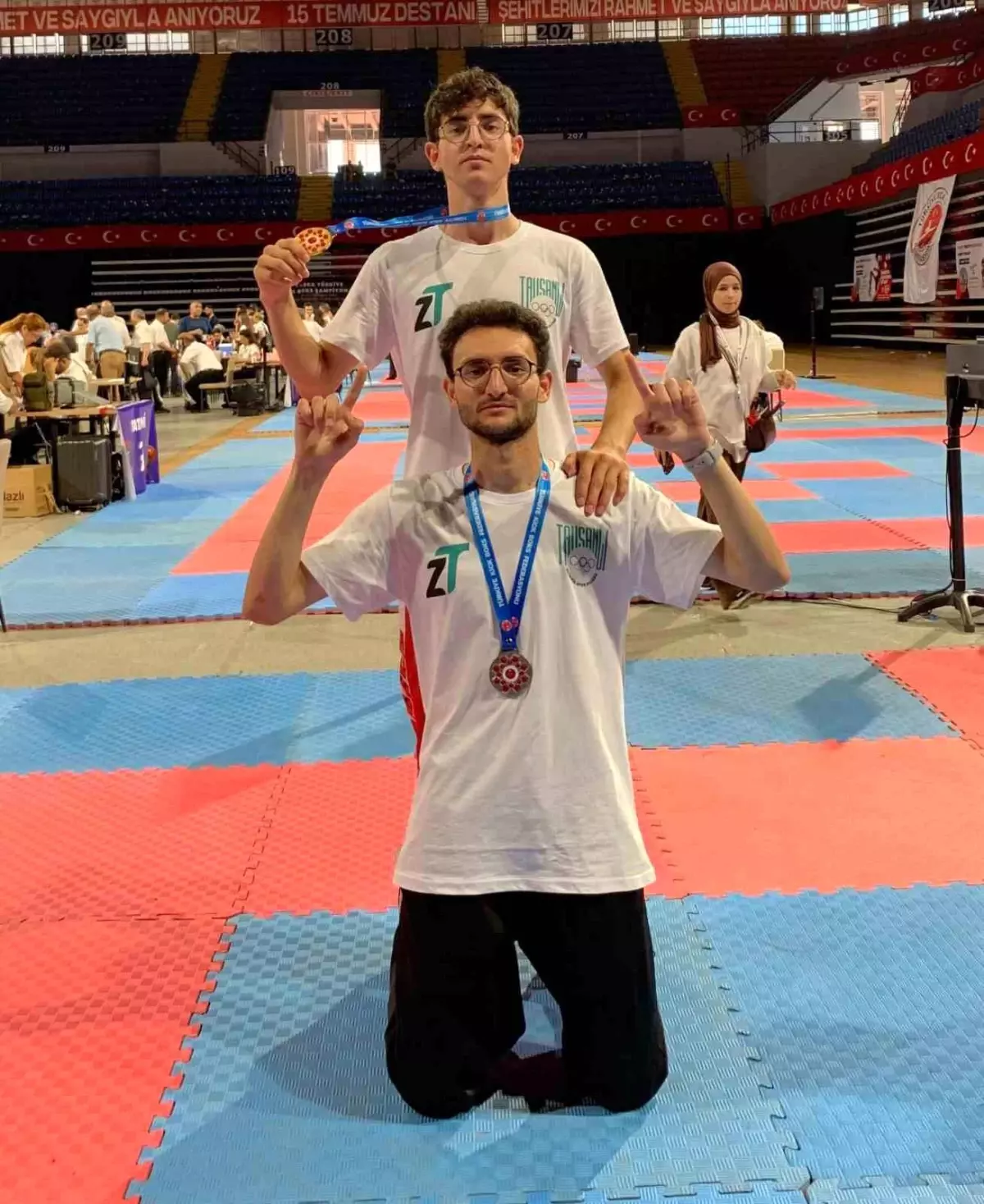 İki Kardeşten Kick Boks\'ta Büyük Başarı