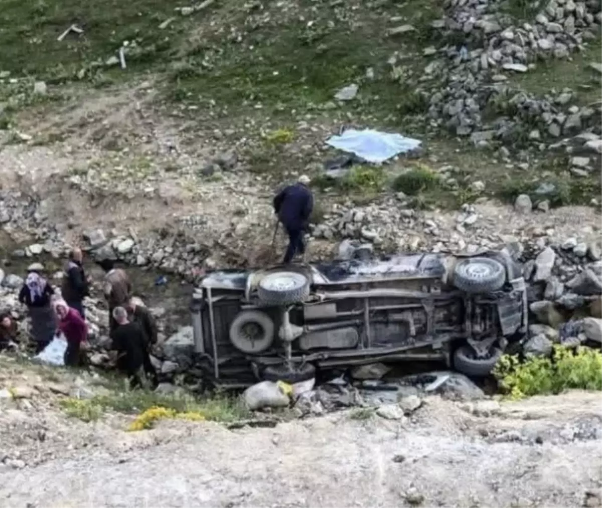 Kürtün\'de Kamyonet Devrildi: 1 Ölü, 5 Yaralı