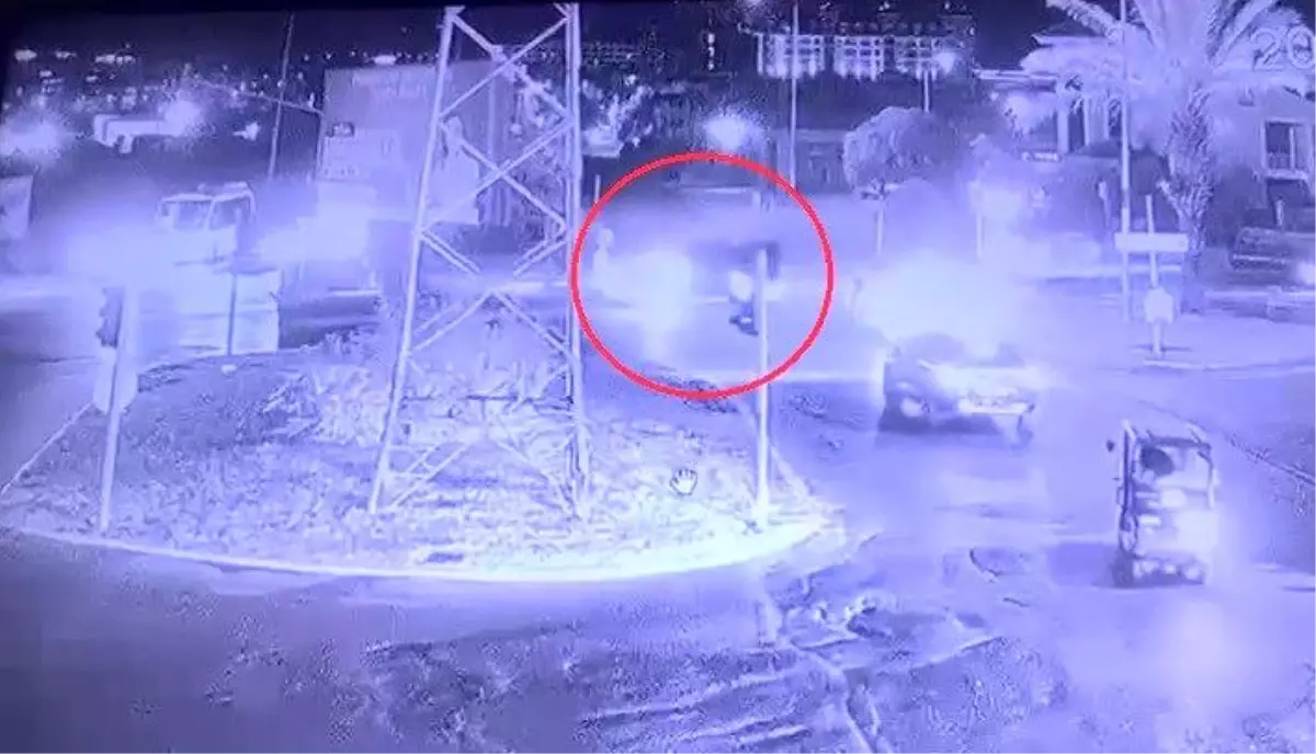 Antalya\'da Kırmızı Işık İhlali Sonucu Kaza: 1 Ölü