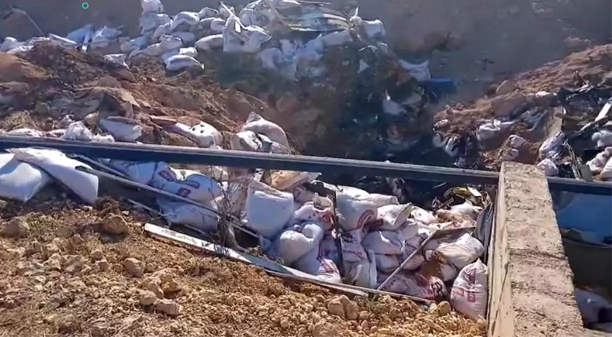 Devrildikten sonra alev alan tırda baba ve oğlu can verdi