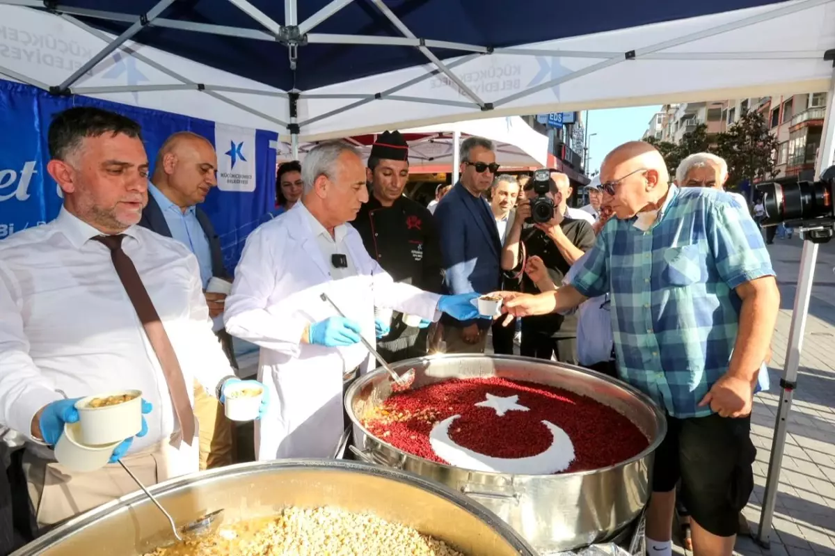 Küçükçekmece Belediyesi\'nden Aşure İkramı