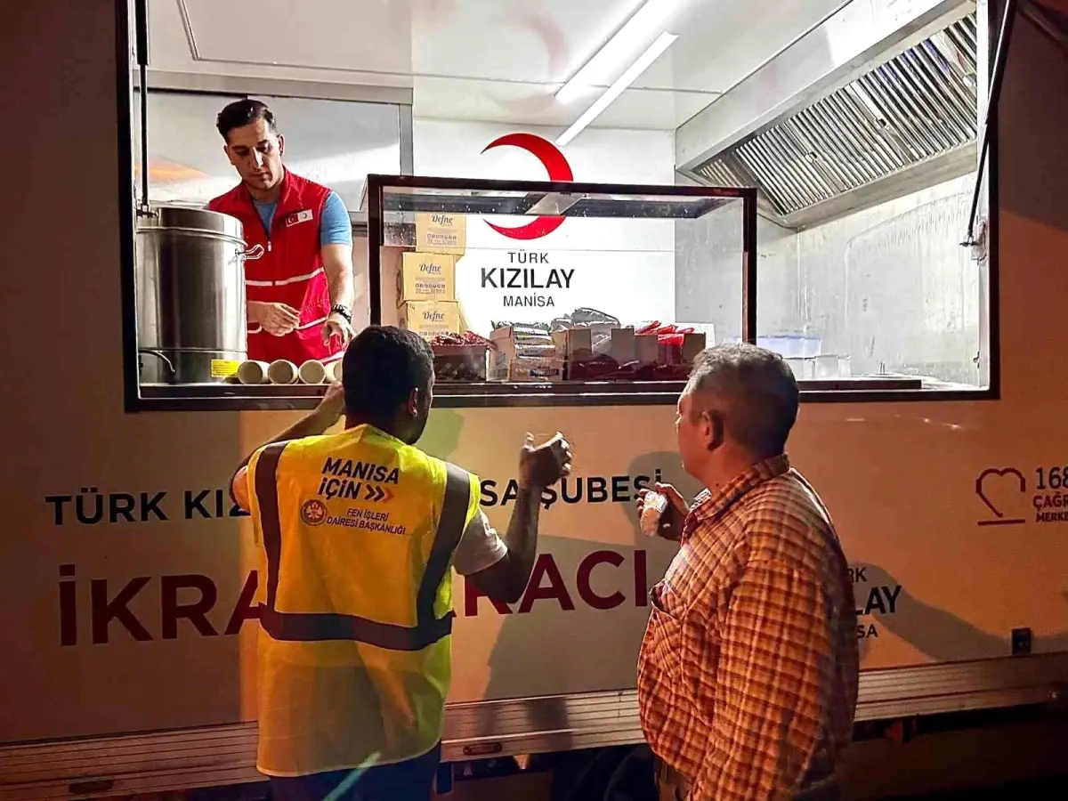 Kızılay, Orman Yangınıyla Mücadele Edenlere Destek Oldu