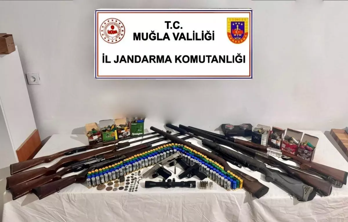 Muğla\'da Tarihi Eser ve Silah Ele Geçirildi