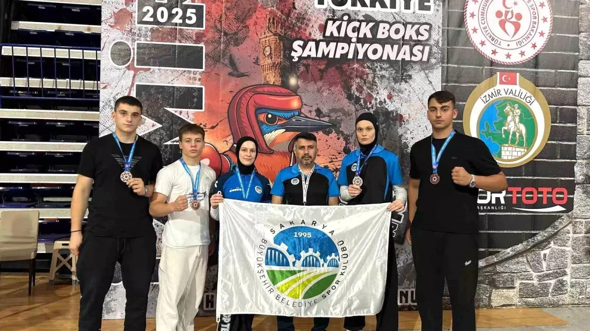 Sakarya Kick Boks Takımı, Türkiye Şampiyonası\'nda Başarı Elde Etti