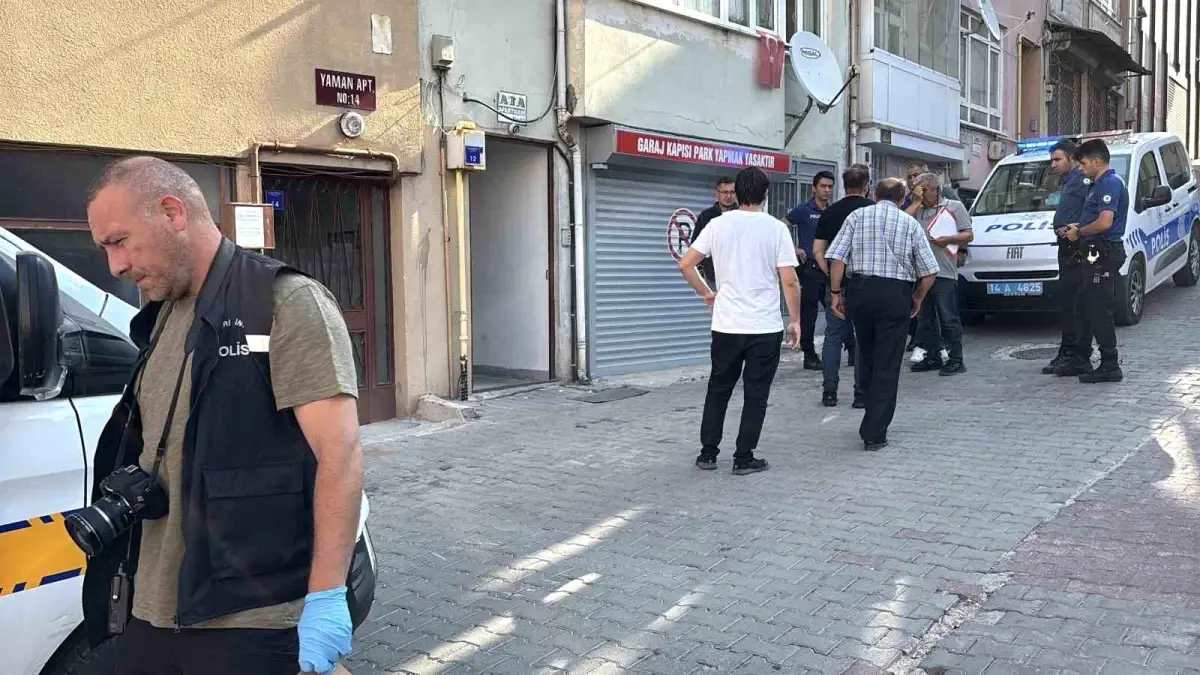 Bolu\'da Adam Eşinin Yanında Ölü Bulundu