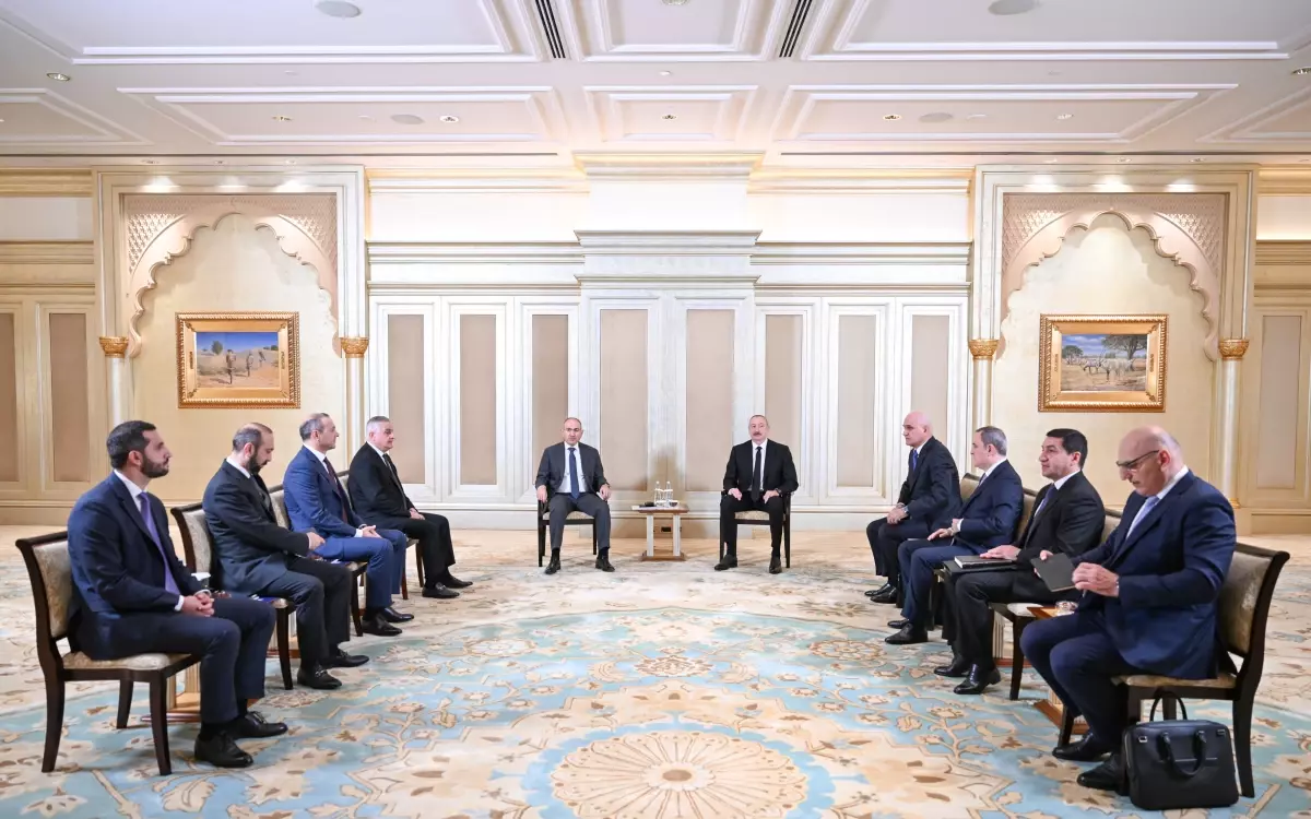 Aliyev ve Paşinyan Abu Dabi\'de Görüşüyor