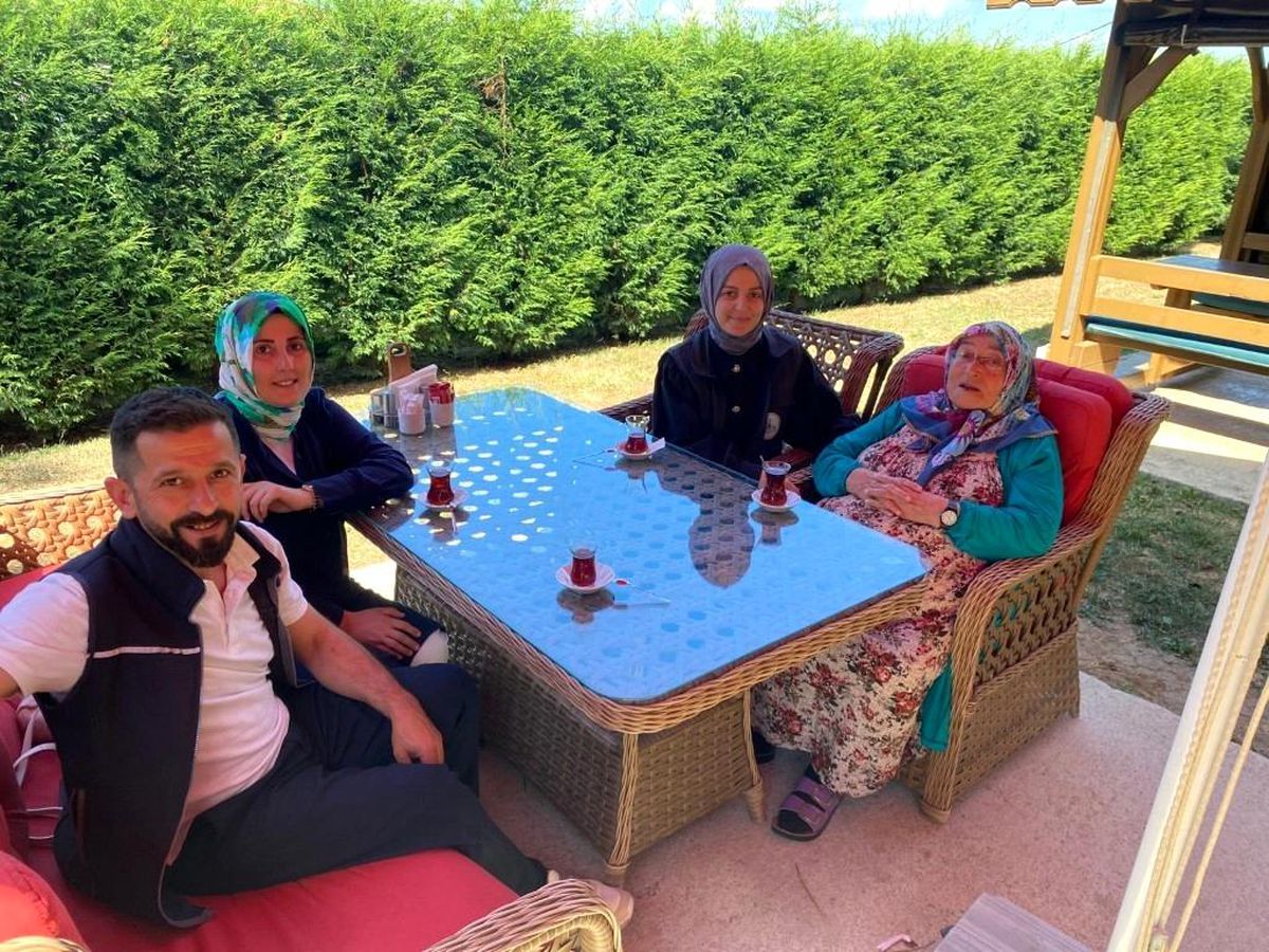 Alo Evlat Sağlık Kulübü ile Yaşlılara Moral Desteği