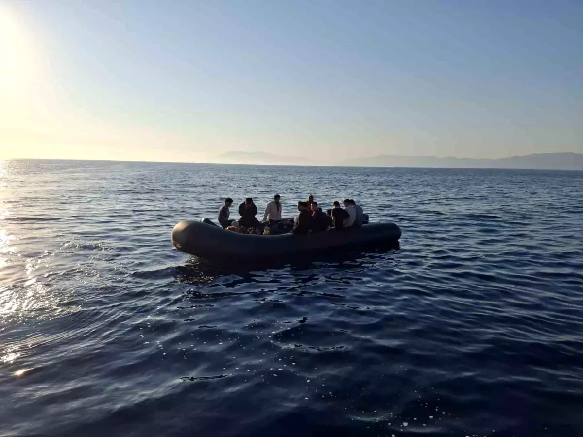 Çanakkale\'de 23 kaçak göçmen kurtarıldı