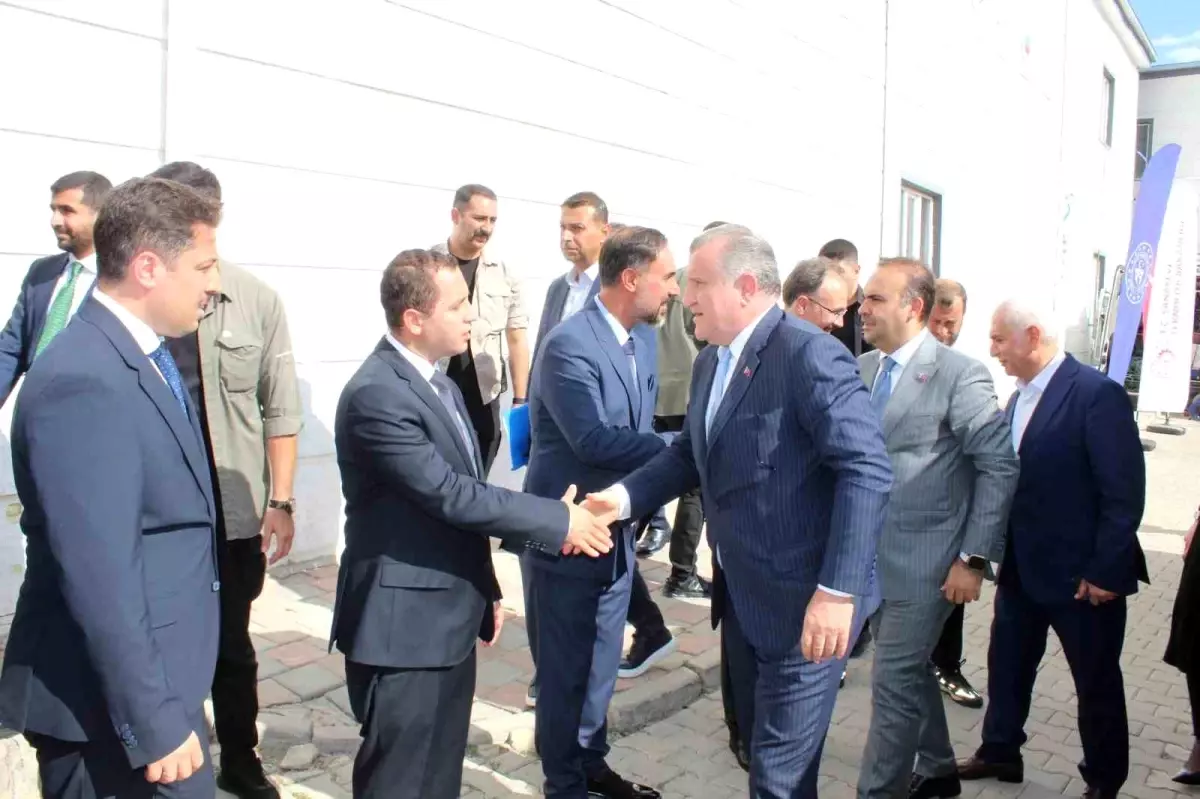 Bakan Kacır ve Bak, Siirt\'te \'Çalışan ve Üreten Gençler Programı\'na katıldı