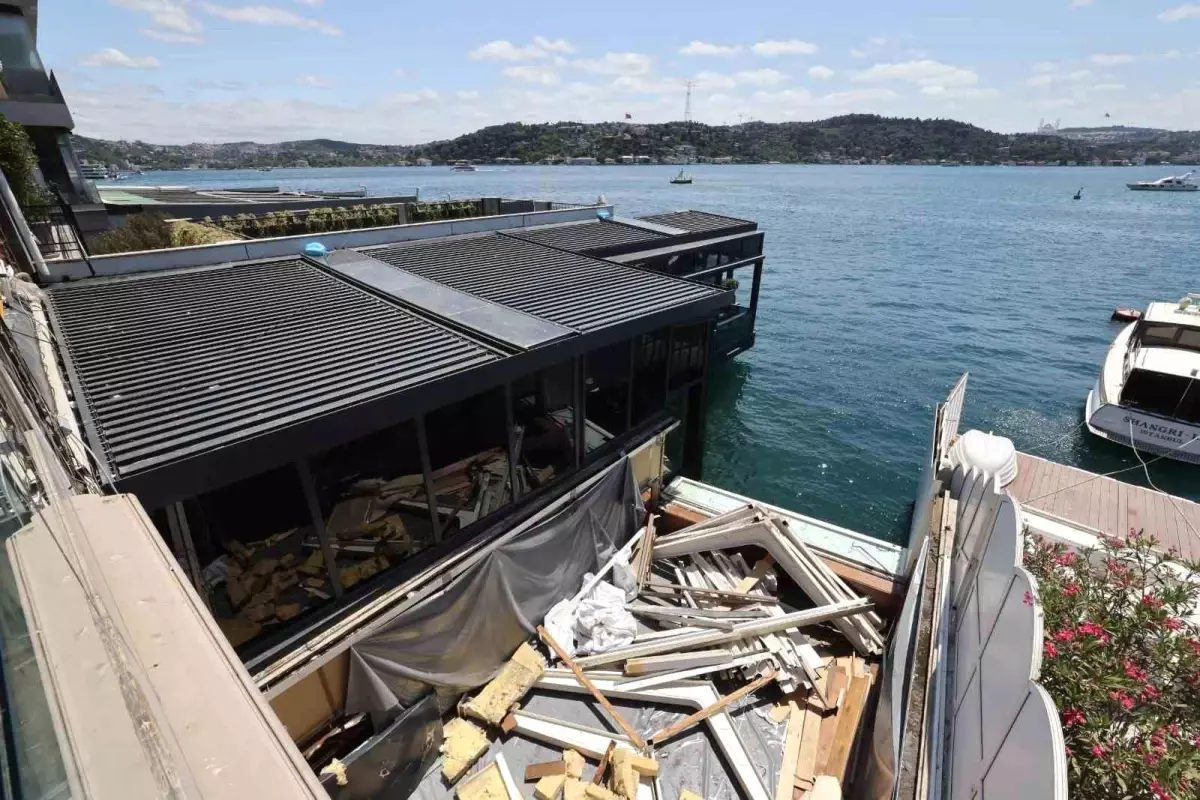 İstanbul Boğazı\'ndaki Kaçak Eklentilere Yıkım Başladı