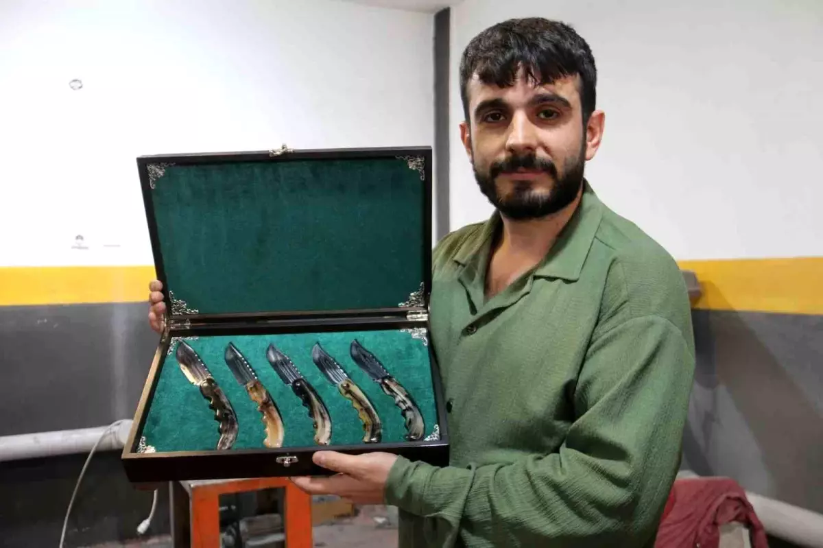 Sivaslı Usta\'dan Özel Tasarım Bıçak