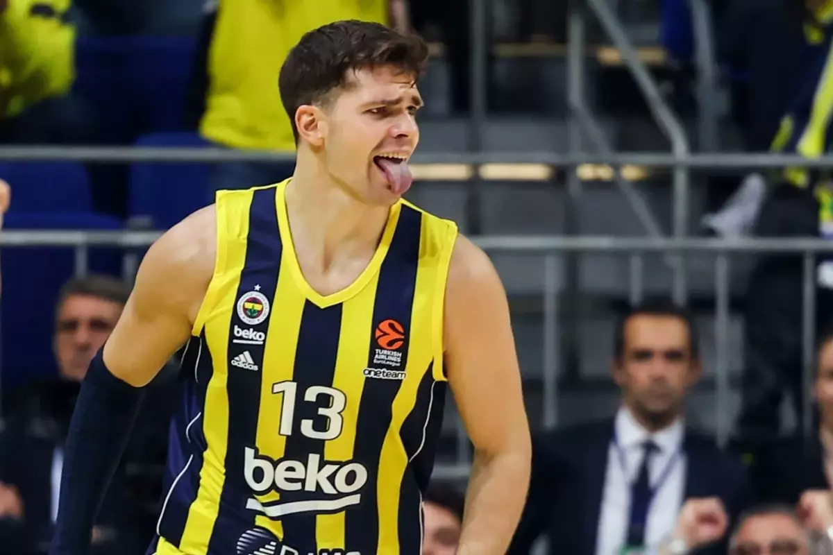 Fenerbahçe Beko\'da 3 yıllık imza