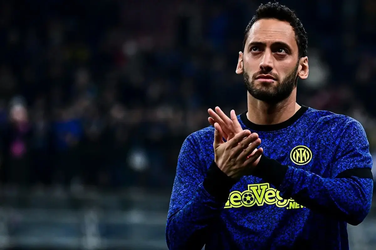 Hakan Çalhanoğlu\'nun babasının heyecanlandıran paylaşımı: Geliyoruz