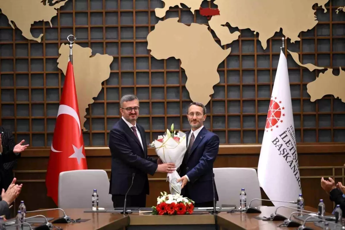 İletişim Başkanlığı\'nda devir teslim: Fahrettin Altun görevini Burhanettin Duran\'a devretti