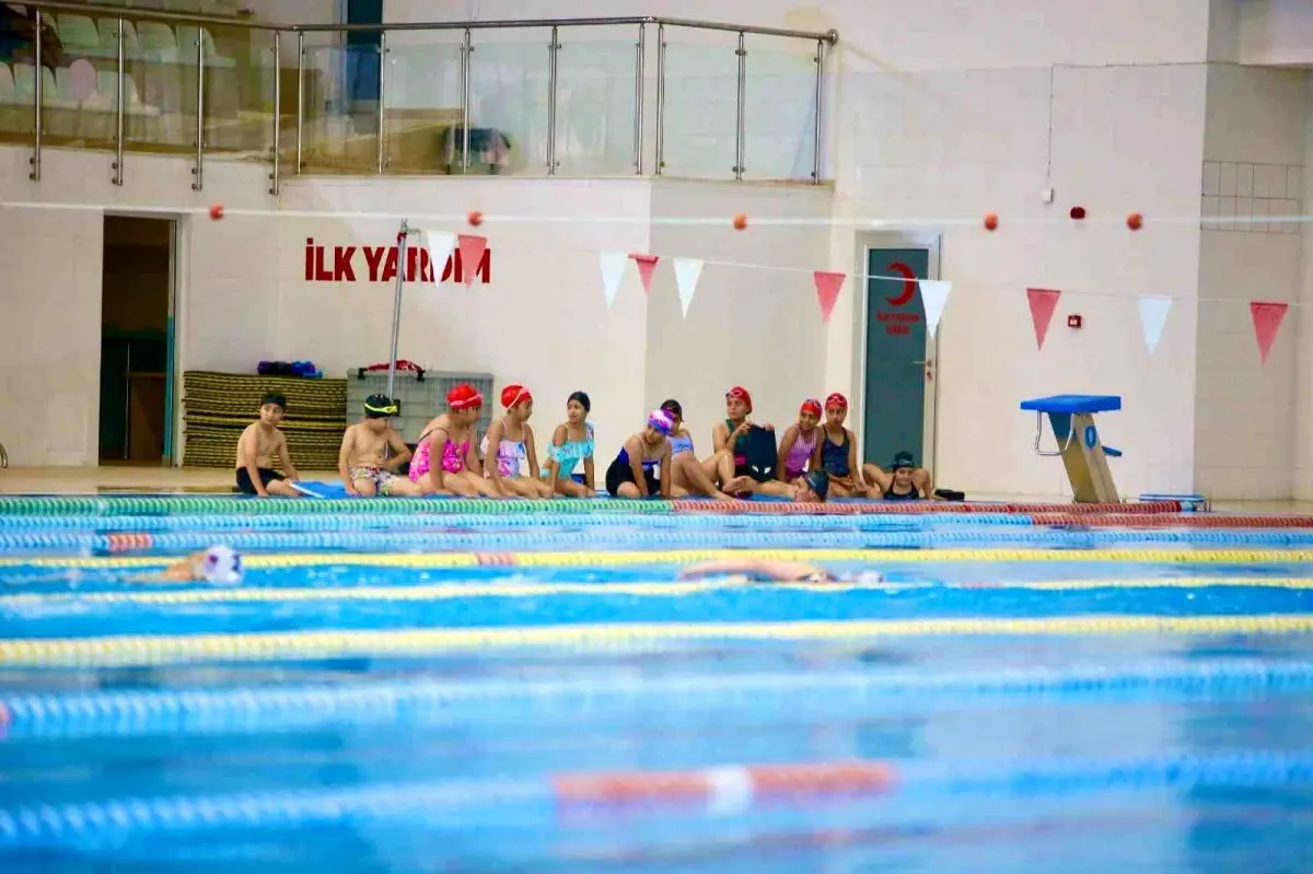 Kepez Belediyesi Yaz Dönemi Yüzme Kurslarıyla Her Yaştan Vatandaşa Hizmet Veriyor