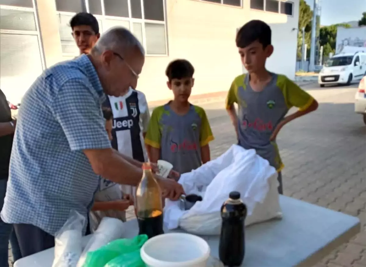 Sarıgöl\'de Muharrem İkramı: Pekmezli Karbastı