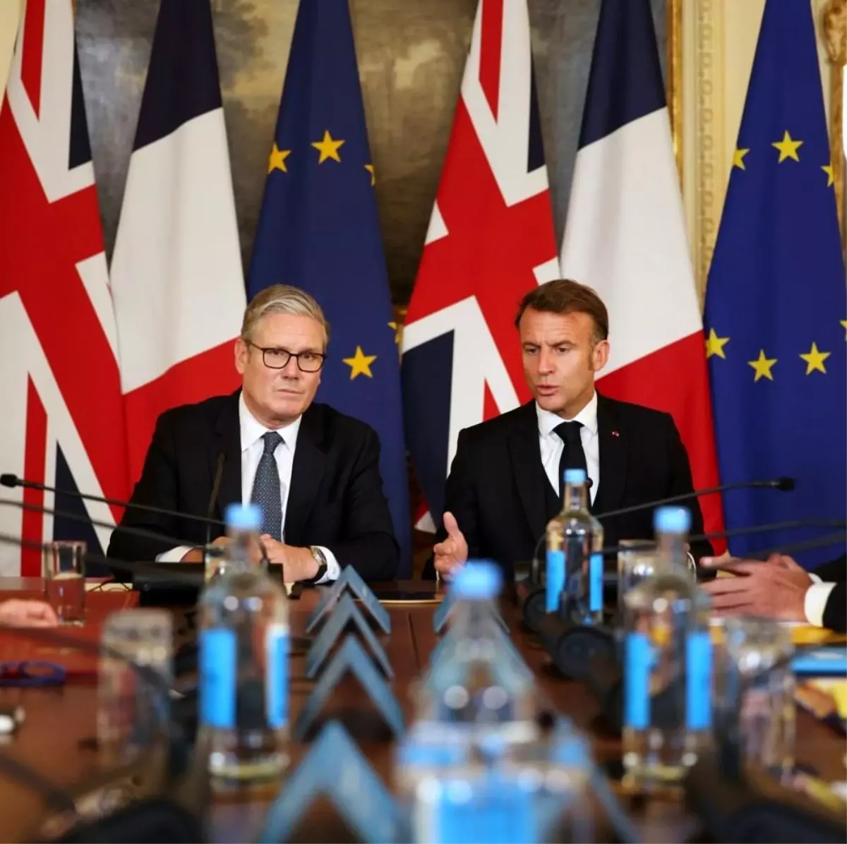 Starmer ve Macron\'dan Göçmen Planı Anlaşması
