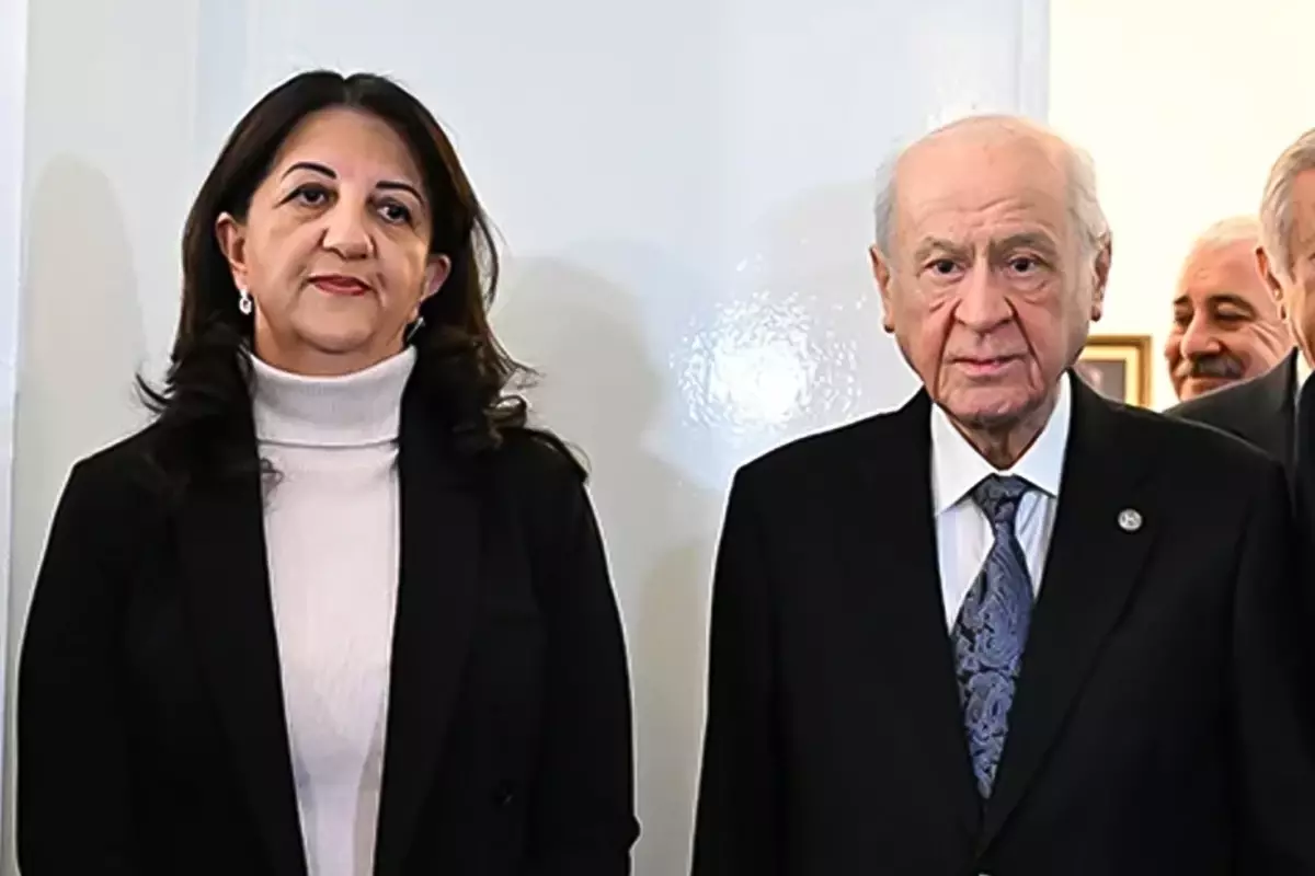 Bahçeli PKK\'nın silah bırakmasının ardından Pervin Buldan\'ı aradı
