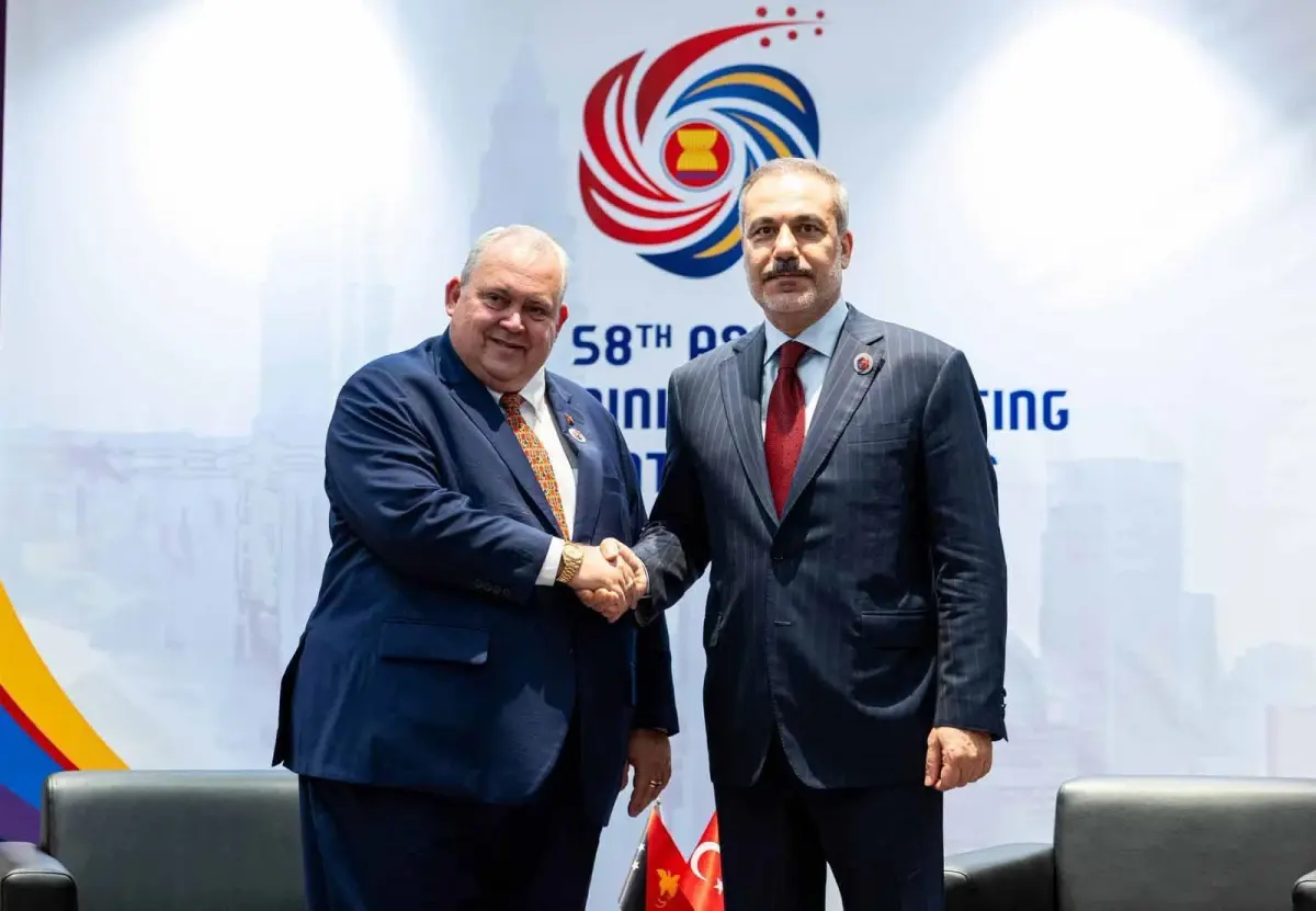 Hakan Fidan ASEAN Toplantısında İkili Görüşmeler Yaptı