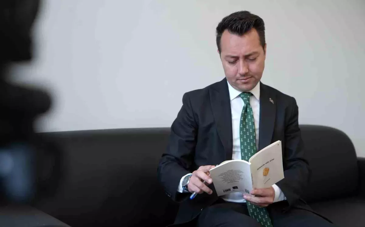 Bayburt\'un Şair Müdürü: 8 Diplomalı ve 9 Kitap Yazdı
