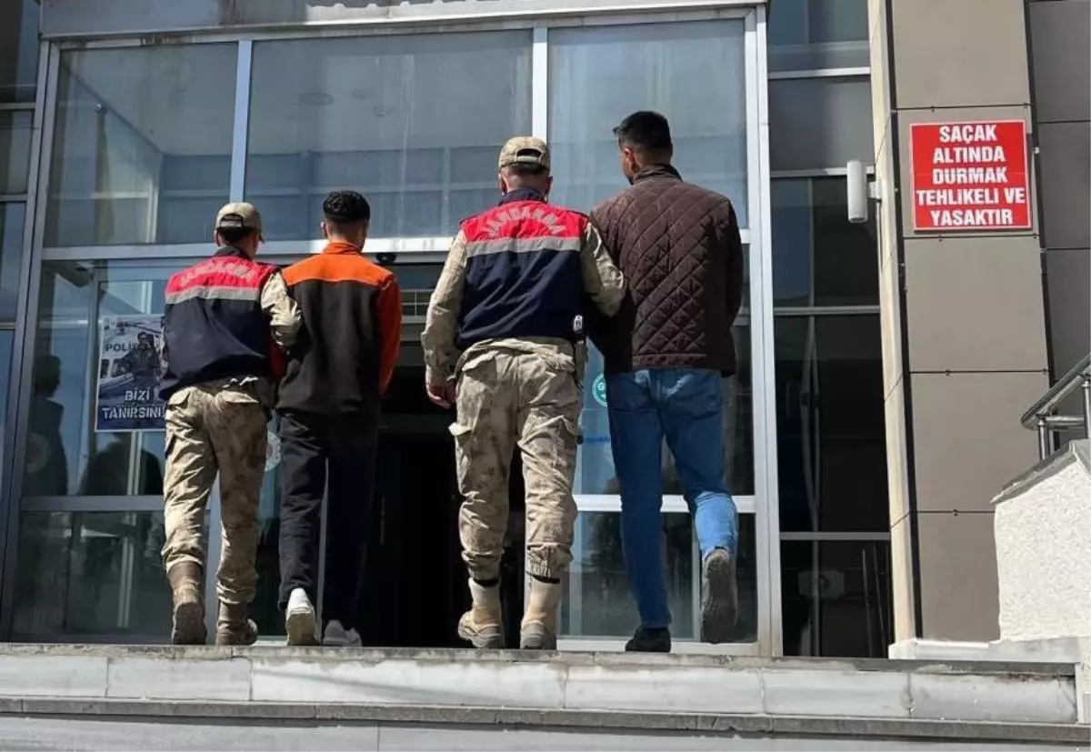 Bitlis\'te 5 Kaçak Göçmen ve 2 Organizatör Yakalandı
