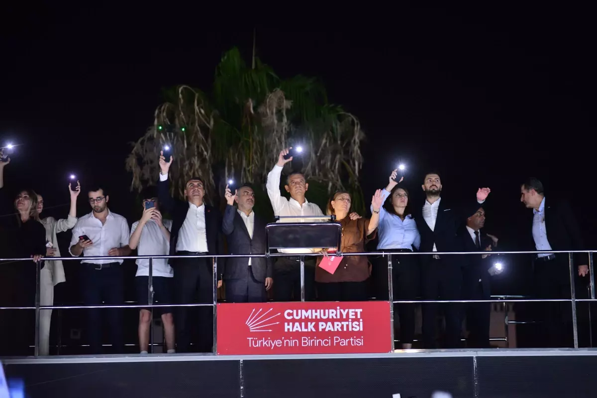 CHP Lideri Özgür Özel\'den Zeydan Karalar\'a Destek