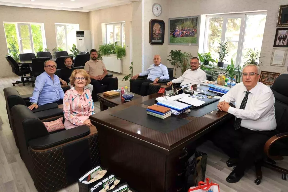 CHP\'li Belediye Başkanları, Cittaslow Unvanını Alan AK Partili Meslektaşını Tebrik Etti