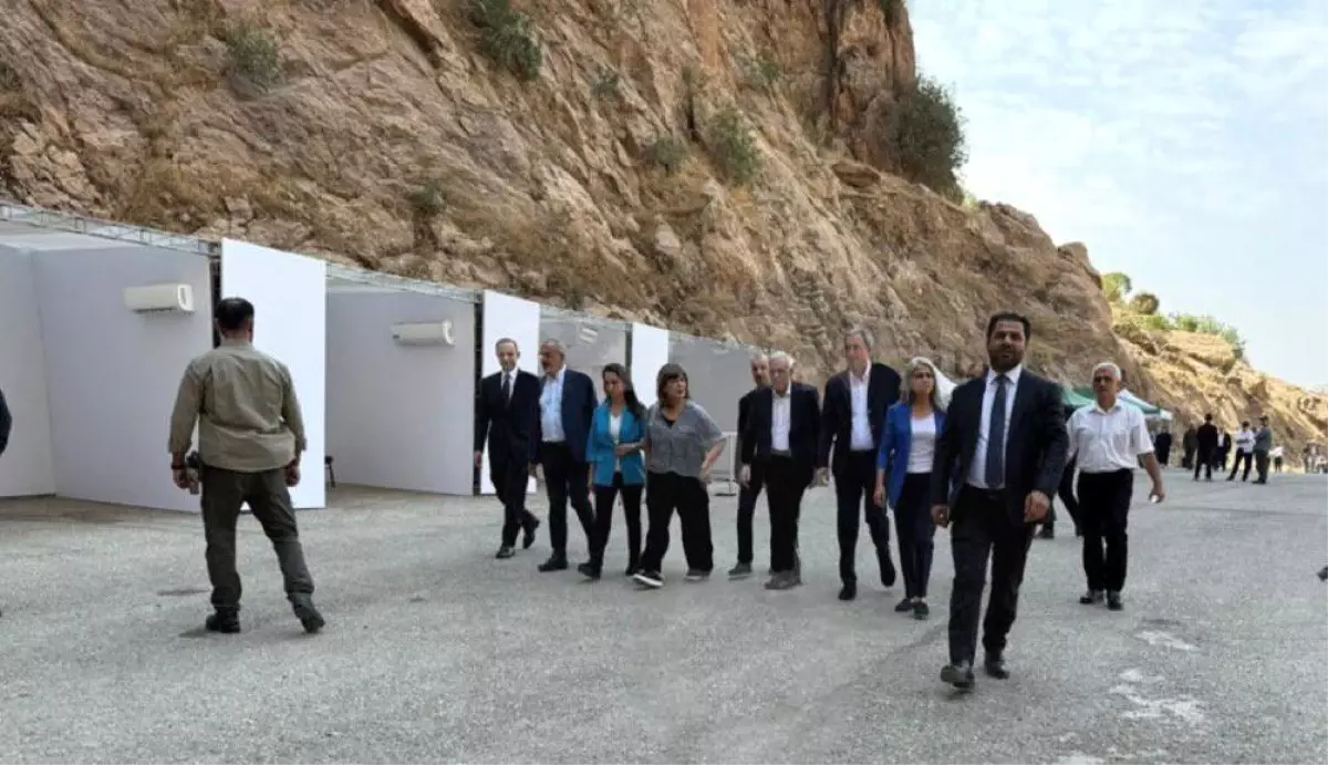 PKK Süleymaniye\'de Silah Bırakmaya Başladı