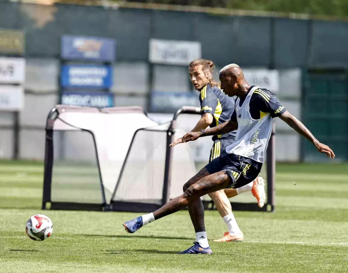 Fenerbahçe Antrenmanına Ali Koç da Katıldı