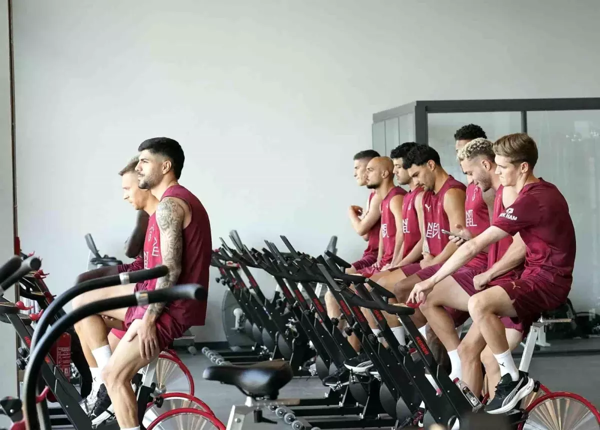 Galatasaray Çift Antrenmanla Hazırlıklara Devam Ediyor