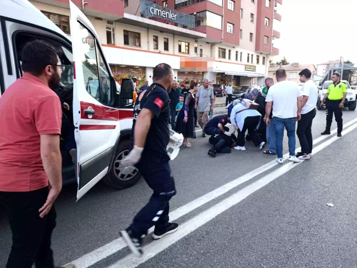 Gümüşhane\'de Kamyonet Yaşlı Kadına Çarptı