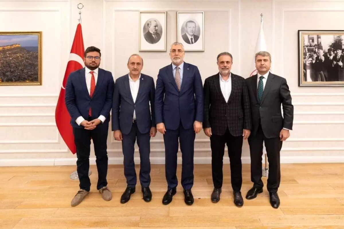 HAK-İŞ, Bakan Işıkhan\'ı Ziyaret Etti