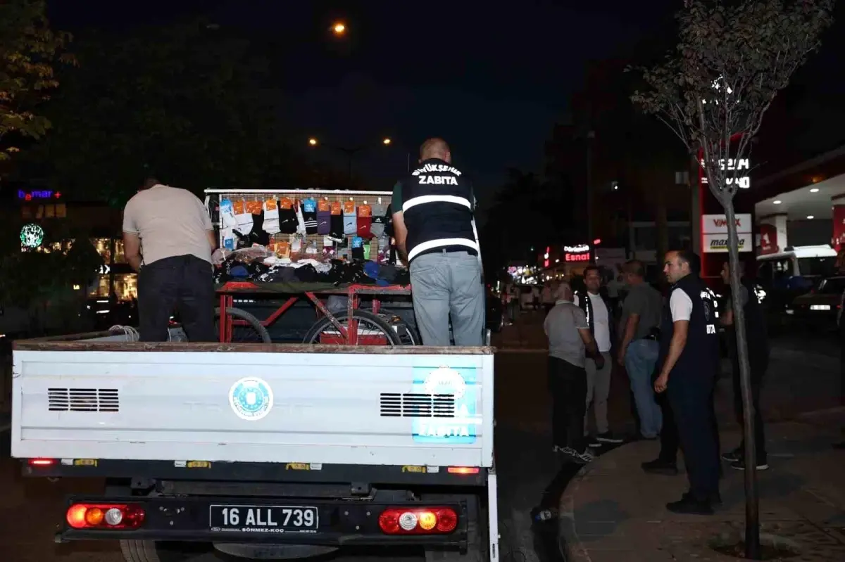 Bursa\'da Seyyar Satıcılara Operasyon: Tezgahlar Toplandı
