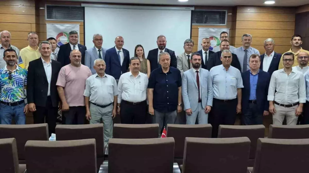 Srebrenitsa Soykırımı\'nda hayatını kaybedenler Türkiye\'de "Bosna Milli Marşı" ile anıldı