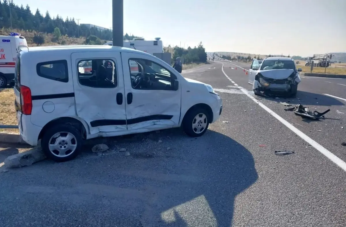 Tavşanlı\'da Trafik Kazası: 4 Yaralı