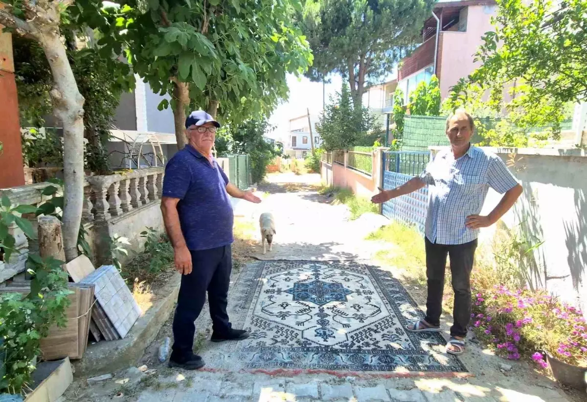 Marmaraereğlisi\'nde Yol Çilesi: Halı ile Çamur ve Tozla Mücadele