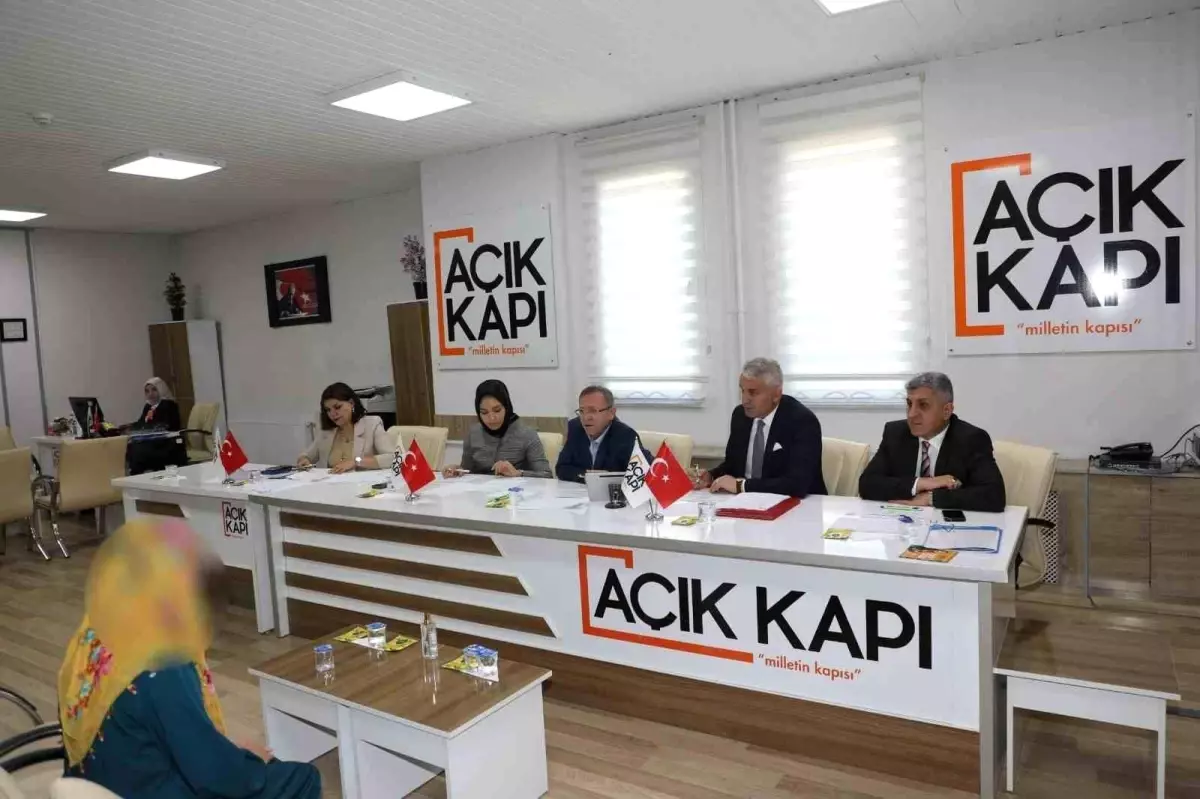 Kars\'ta Halk Günü Toplantısı Yapıldı