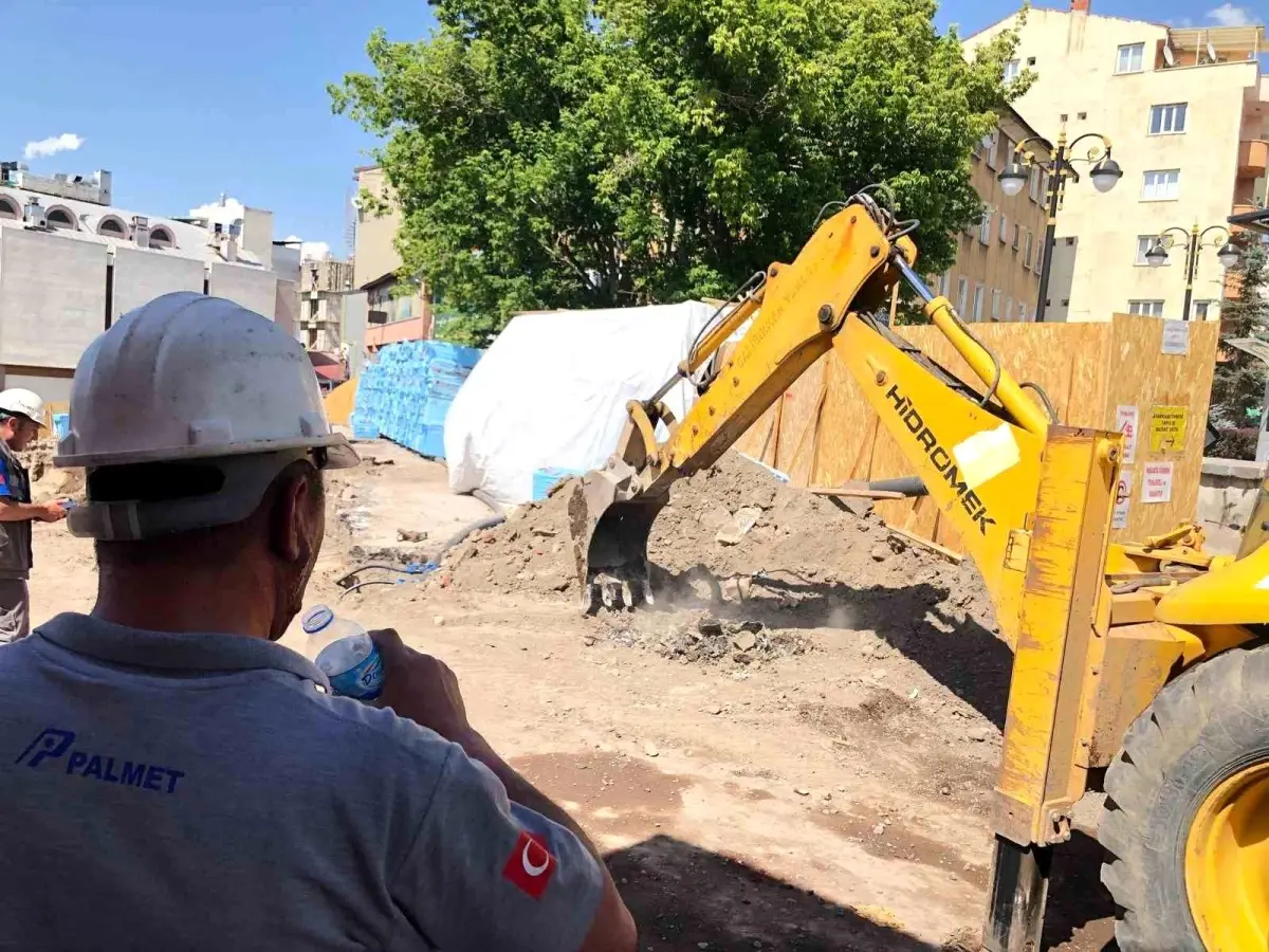 Erzurum\'da İnşaat Kazısında Doğalgaz Borusu Hasar Gördü