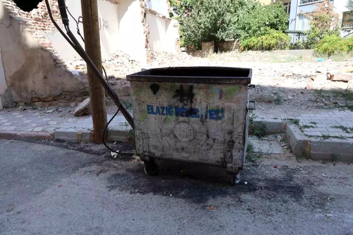 Vicdansız anne doğurduğu bebeğini çöpe attı! Mahalleli isyan etti