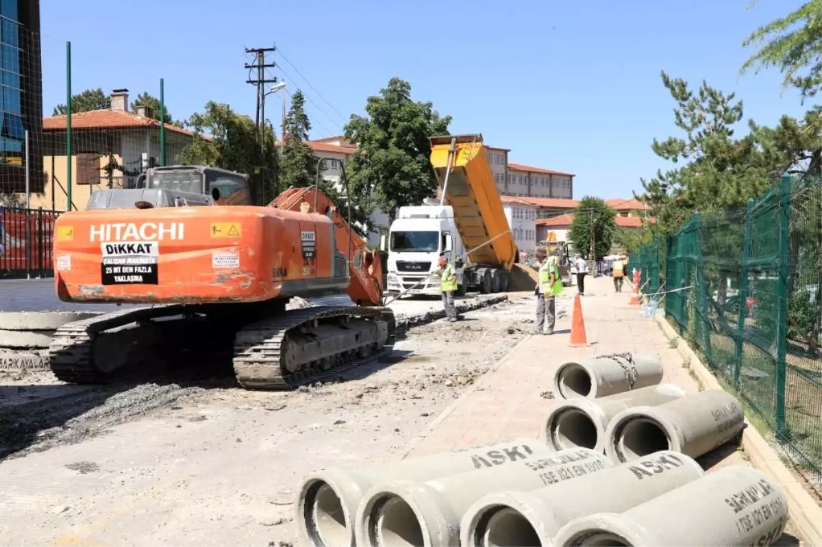Keçiören\'de Altyapı ve Üstyapı Çalışmaları Hızla Devam Ediyor