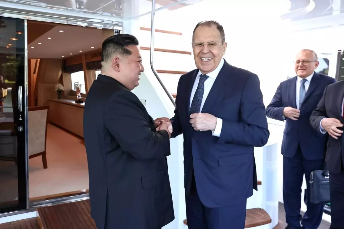 Kim Jong-un, Lavrov\'u Wonsan\'da Ağırladı