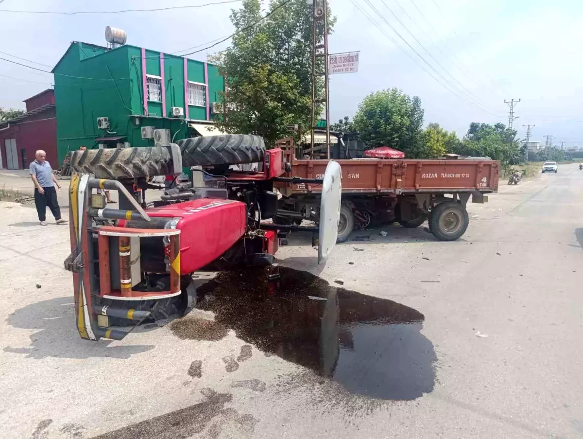 Adana\'da Traktör Devrildi, İki Sürücü Yaralandı
